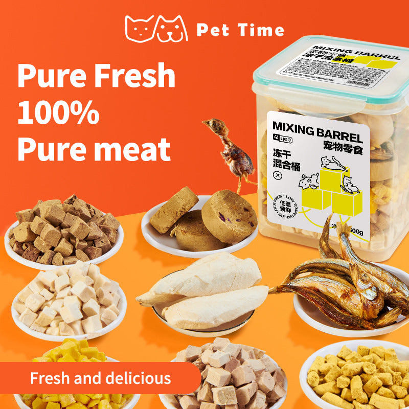 Freeze-dried chicken pet snacks from PetTime, 500g bag, showing crunchy, golden chicken pieces ideal for treats.
