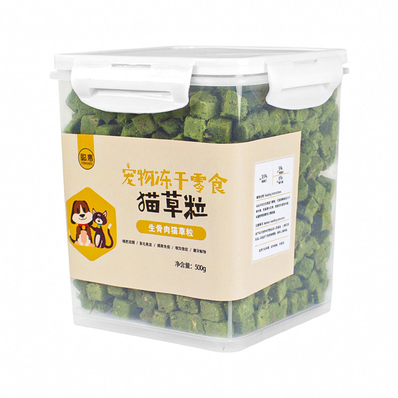 PetTime freeze-dried pet snacks bucket with fresh cat grass and treats for cats in a colorful bucket.
